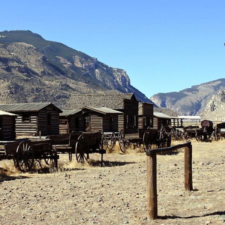 The Yellowstone - New! Prof Renovated, Wapiti Valley, Yellowstone Villa Exterior photo