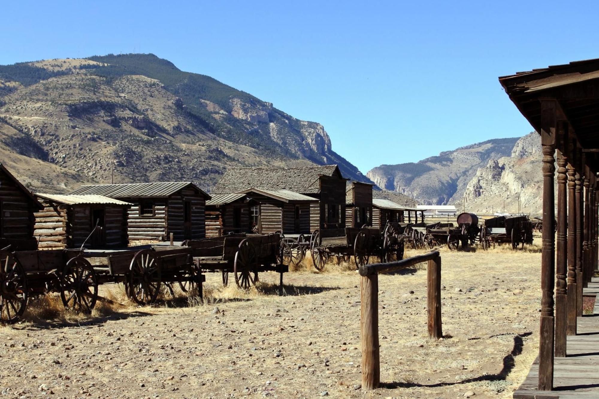 The Yellowstone - New! Prof Renovated, Wapiti Valley, Yellowstone Villa Exterior photo