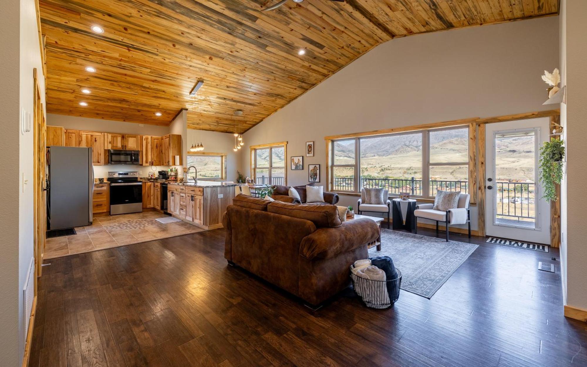 The Yellowstone - New! Prof Renovated, Wapiti Valley, Yellowstone Villa Exterior photo