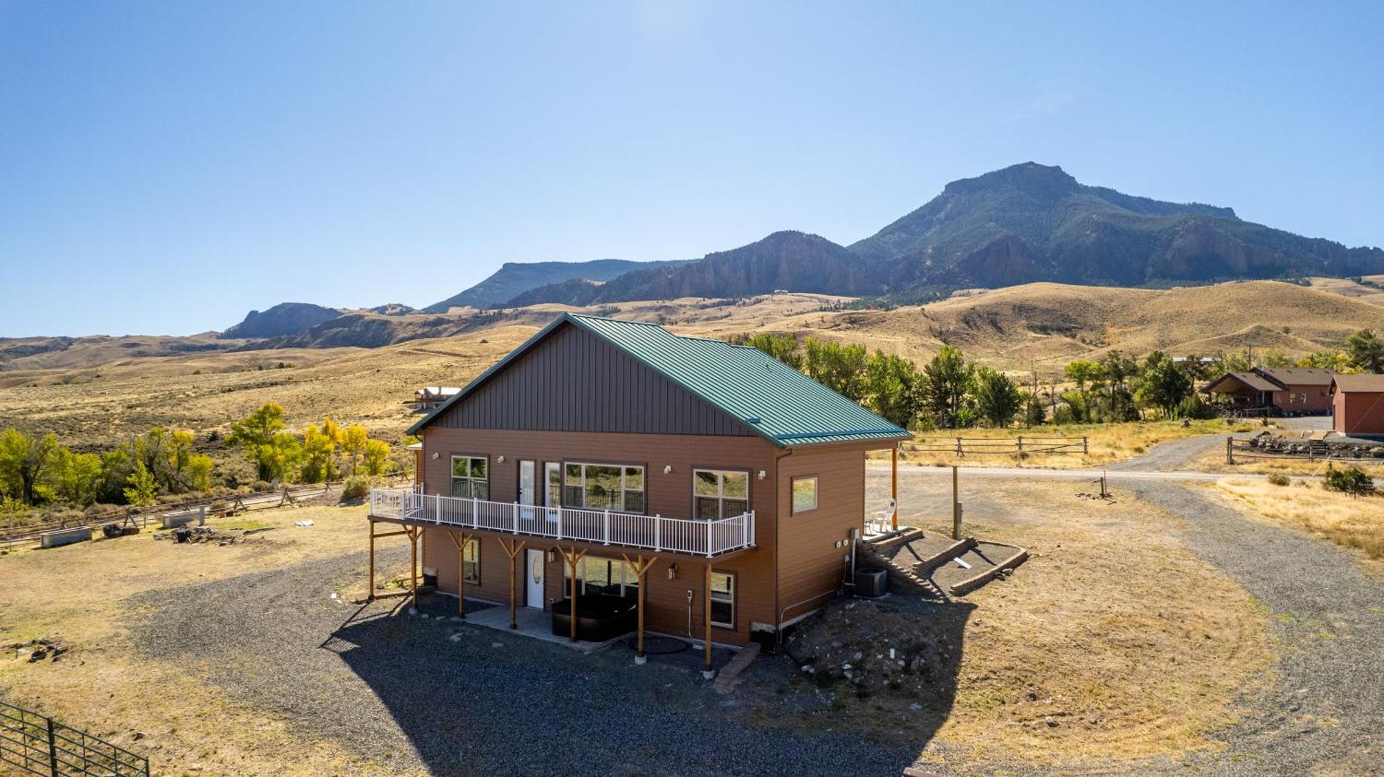 The Yellowstone - New! Prof Renovated, Wapiti Valley, Yellowstone Villa Exterior photo