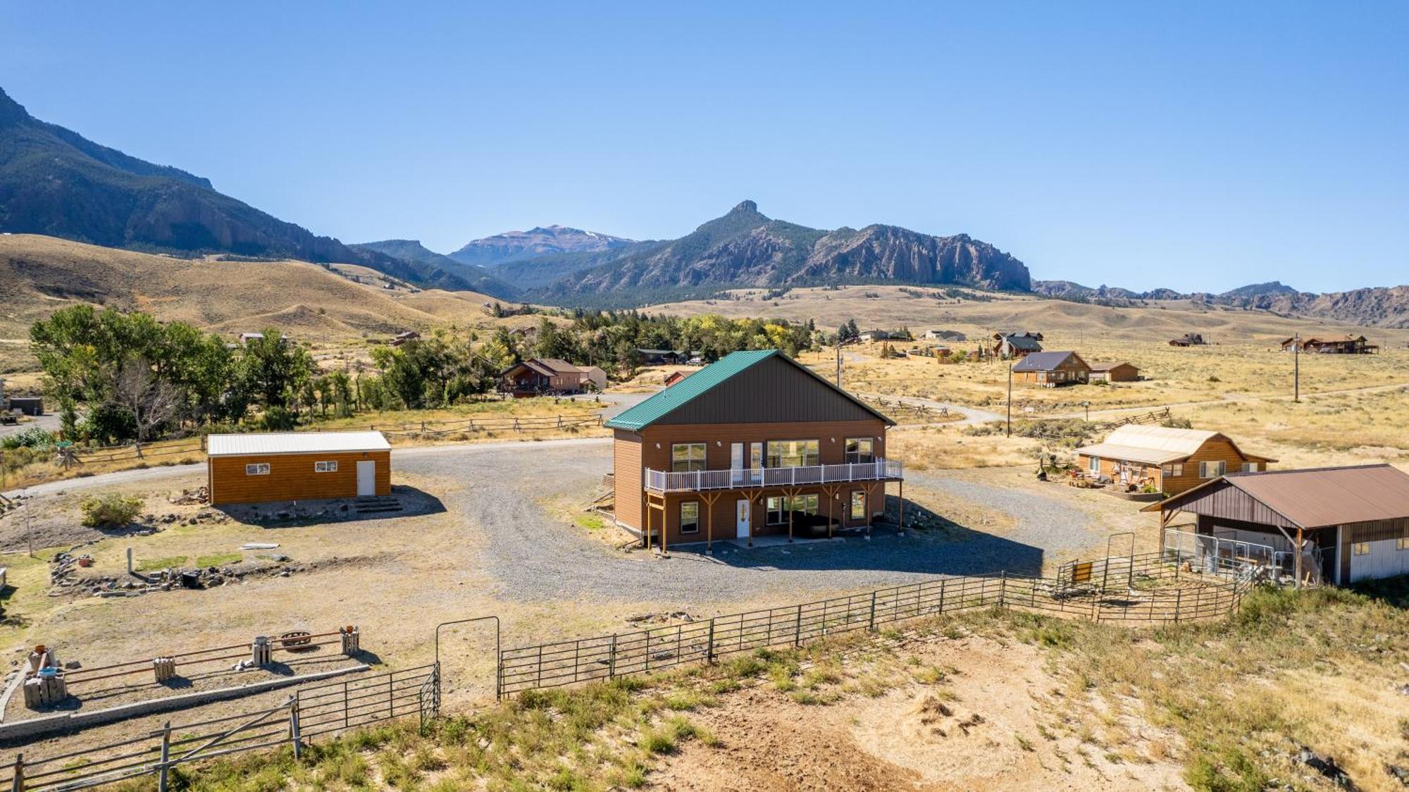 The Yellowstone - New! Prof Renovated, Wapiti Valley, Yellowstone Villa Exterior photo